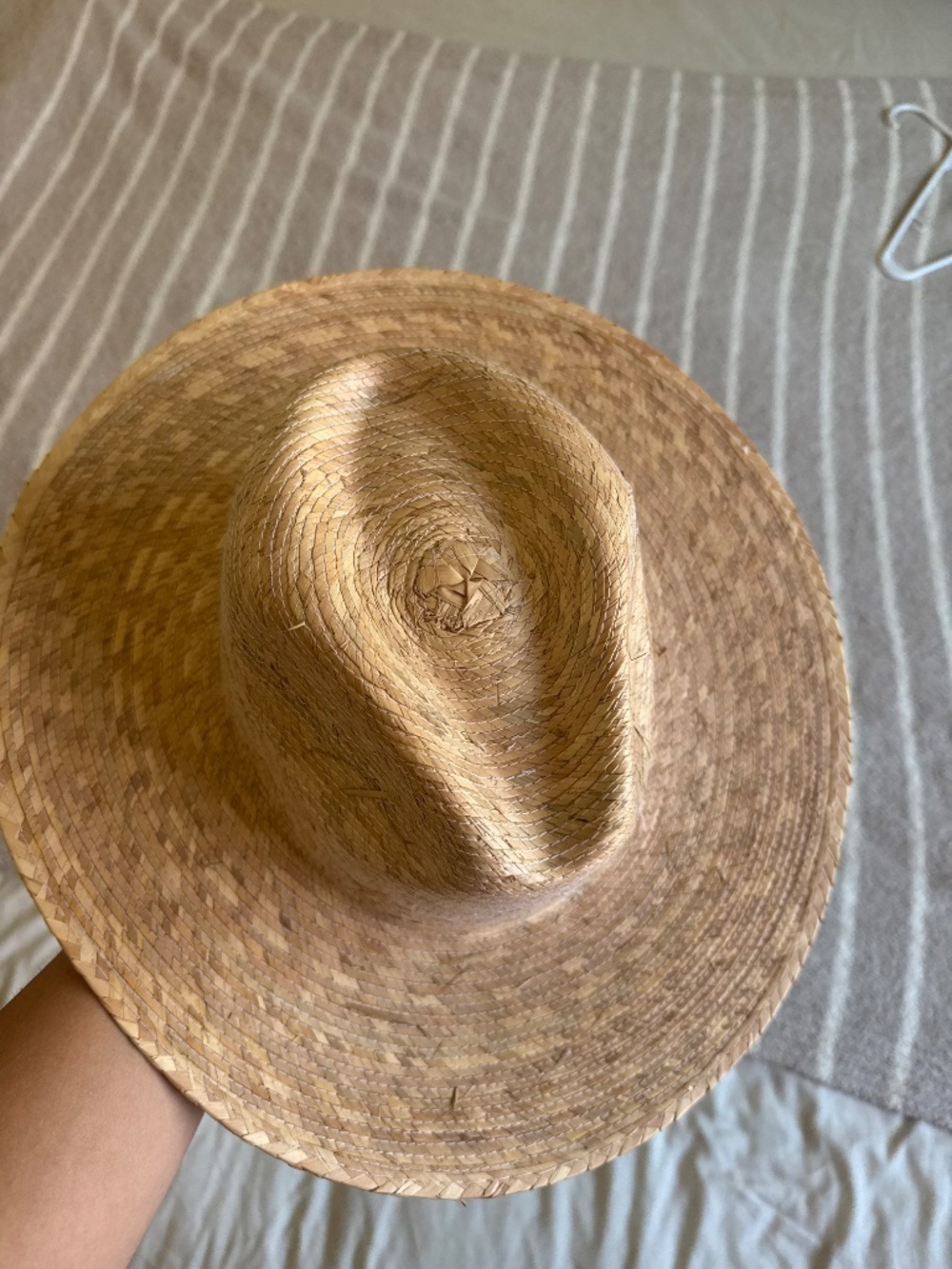Straw beach hat - Picture 3 of 3
